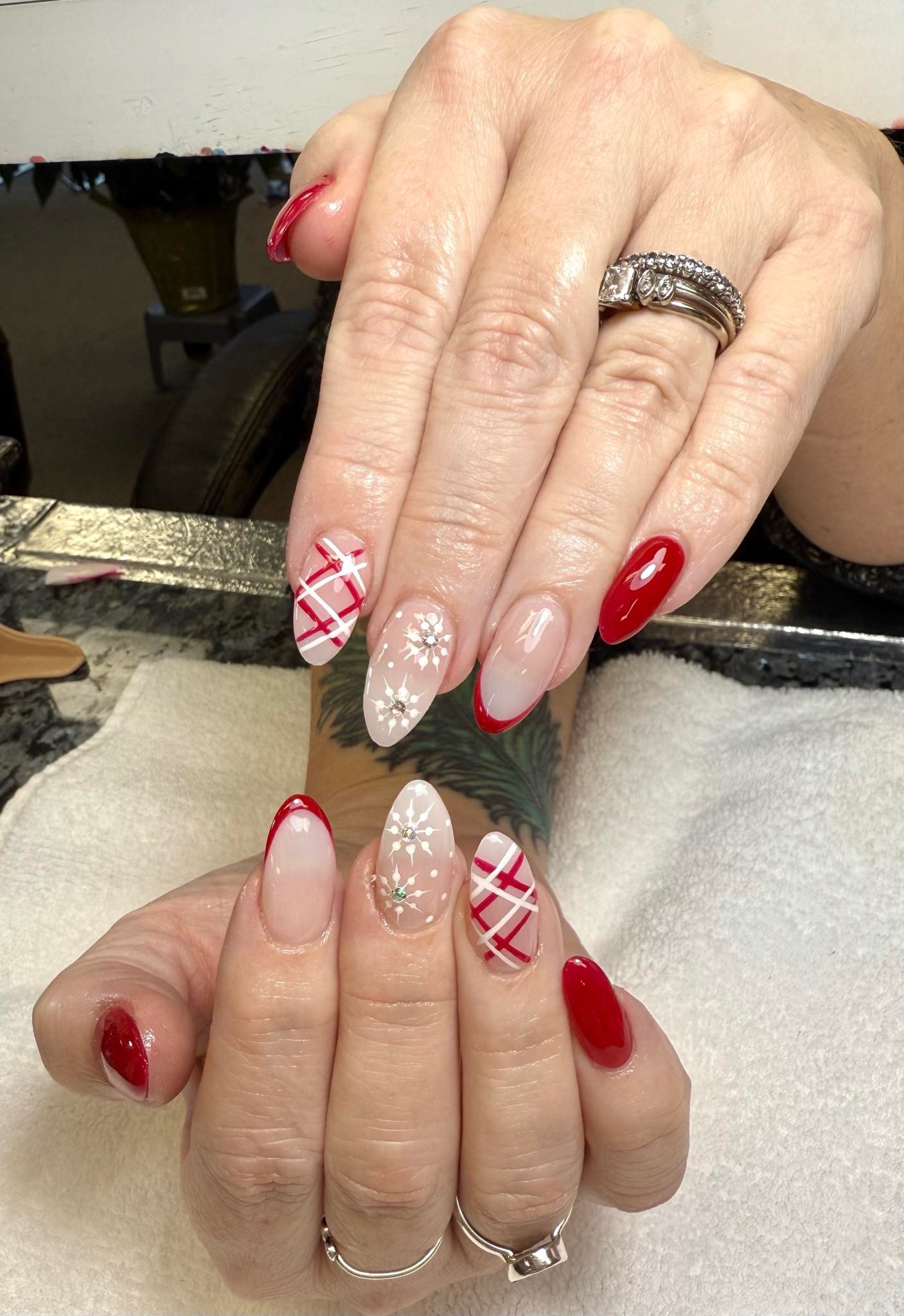 red_christmas_nails